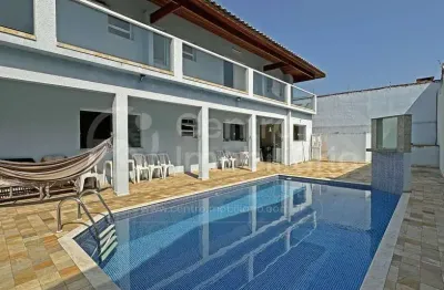Casa à venda com piscina e 4 quartos em peruíbe, no bairro cidade nova peruíbe