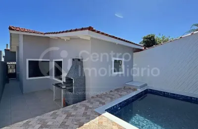 Casa à venda com piscina e 2 quartos em peruíbe, no bairro balneario arpoador
