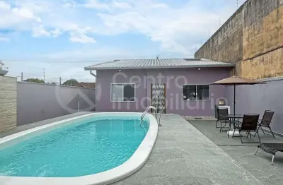 Casa à venda com piscina e 3 quartos em peruíbe, no bairro maria h novaes