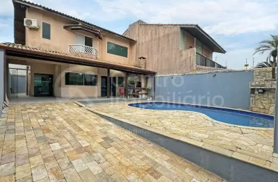 Casa à venda com piscina e 3 quartos em peruíbe, no bairro balneário casa blanca