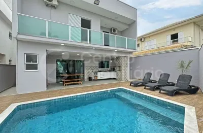 Casa à venda com piscina e 3 quartos em peruíbe, no bairro jd tres marias