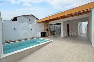 Casa à venda com piscina e 3 quartos em peruíbe, no bairro flora rica
