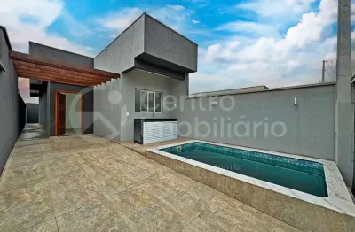 Casa à venda com piscina e 2 quartos em peruíbe, no bairro balneario sao joao batista