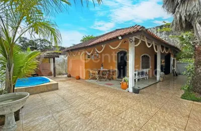 Casa à venda com piscina e 2 quartos em peruíbe, no bairro cidade nova peruíbe