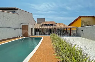 Casa à venda com piscina e 4 quartos em peruíbe, no bairro cidade nova peruíbe