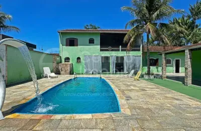 Casa à venda com piscina e 2 quartos em peruíbe, no bairro jardim beira mar