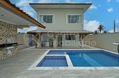 Casa à venda com piscina e 3 quartos em peruíbe, no bairro jardim sao luiz