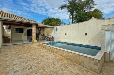 Casa à venda com piscina e 3 quartos em peruíbe, no bairro parque d aville