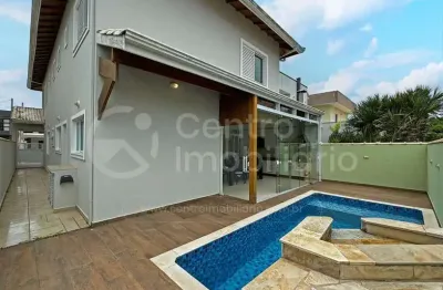 Casa à venda com piscina e 4 quartos em peruíbe, no bairro jd tres marias