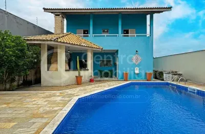 Casa à venda com piscina e 4 quartos em peruíbe, no bairro balneario arpoador