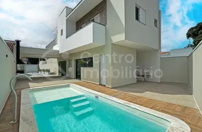 Casa à venda com piscina e 3 quartos em peruíbe, no bairro centro