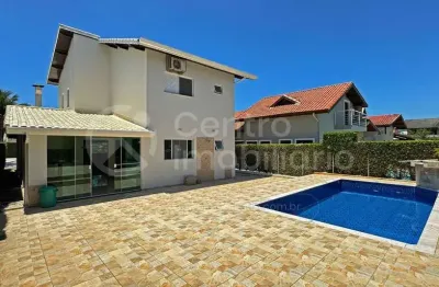 Casa à venda com piscina e 3 quartos em peruíbe, no bairro bougainvillee ii