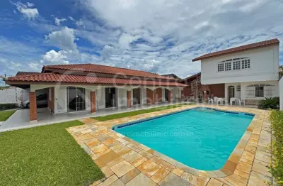 Casa à venda com piscina e 3 quartos em peruíbe, no bairro parque balneario oasis