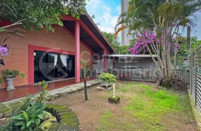 Casa à venda com piscina e 4 quartos em peruíbe, no bairro centro