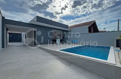 Casa à venda com piscina e 3 quartos em peruíbe, no bairro parque balneario oasis