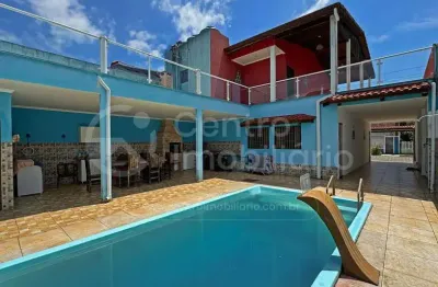 Casa à venda com piscina e 4 quartos em peruíbe, no bairro jardim marcia