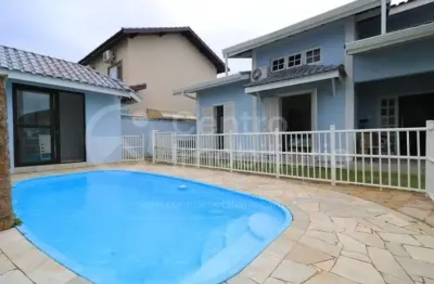 Casa à venda com piscina e 3 quartos em peruíbe, no bairro balneario sambura