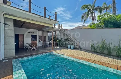 Casa à venda com piscina e 2 quartos em peruíbe, no bairro cidade nova peruíbe