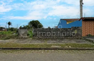 Terreno à venda em Estância Balneária Maria Helena Novaes, Peruíbe 