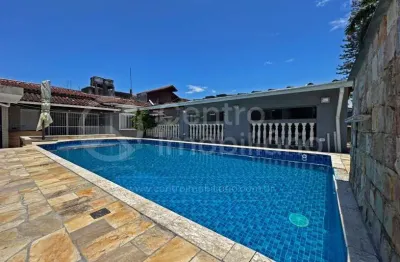 CASA à venda com piscina e 3 quartos em Peruíbe, no bairro Jardim Imperador