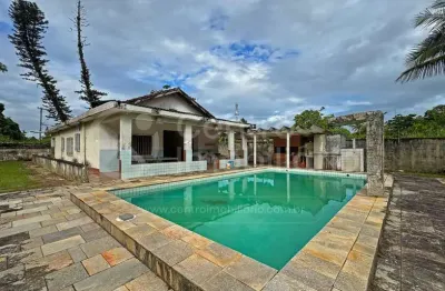 Casa à venda com piscina e 5 quartos em peruíbe, no bairro estancia antonio novaes