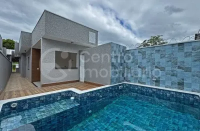 Casa à venda com piscina e 2 quartos em peruíbe, no bairro vila romar