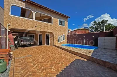 Casa à venda com piscina e 5 quartos em peruíbe, no bairro belmira novaes