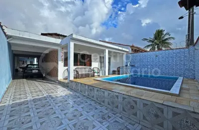 Casa à venda com piscina e 2 quartos em peruíbe, no bairro balneario barra de jangada