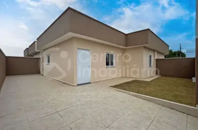 Casa à venda com piscina e 2 quartos em peruíbe, no bairro flora rica iii