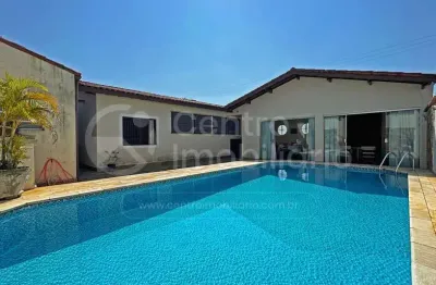 Casa à venda com piscina e 3 quartos em peruíbe, no bairro parque turistico