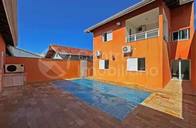 Casa à venda com piscina e 4 quartos em peruíbe, no bairro jardim beira mar