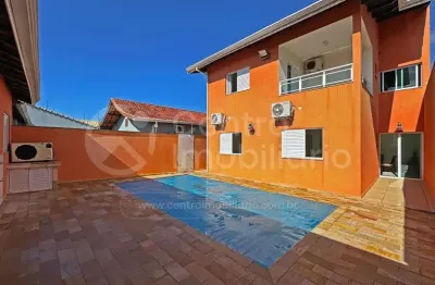 Casa à venda com piscina e 4 quartos em peruíbe, no bairro jardim beira mar