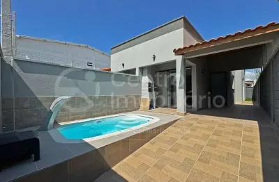 Casa à venda com piscina e 2 quartos em peruíbe, no bairro parque balneario oasis