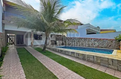 Casa à venda com piscina e 3 quartos em peruíbe, no bairro estancia sao jose
