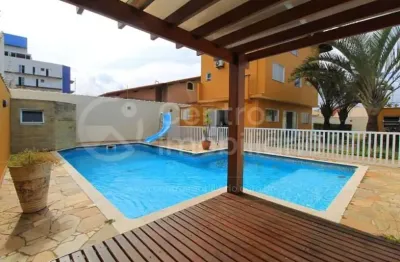Casa à venda com piscina e 3 quartos em peruíbe, no bairro belmira novaes
