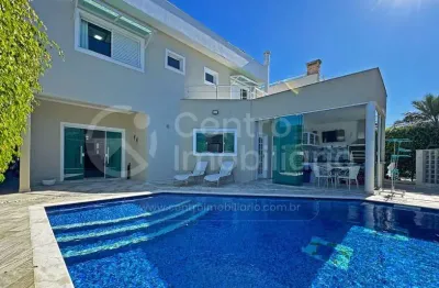 Casa à venda com piscina e 4 quartos em peruíbe, no bairro bougainvillee ii