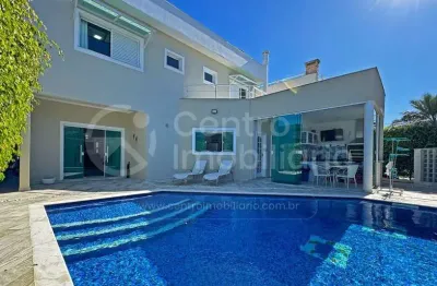 Casa à venda com piscina e 4 quartos em peruíbe, no bairro bougainvillee ii