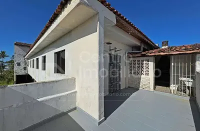 Apartamento à venda com 2 quartos (1 suítes) em peruíbe, no bairro centro