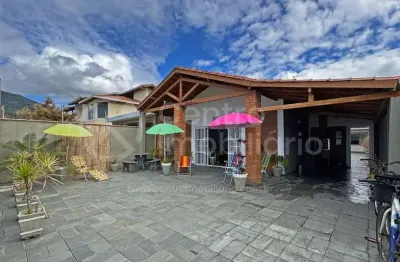 Casa à venda com 4 quartos em peruíbe, no bairro centro