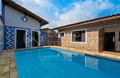 Casa à venda com piscina e 3 quartos em peruíbe, no bairro estancia sao jose