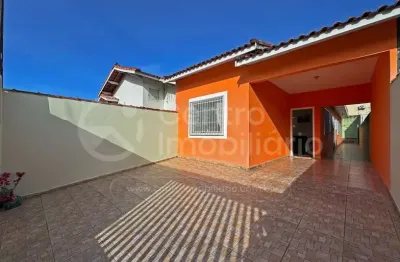 Casa à venda com piscina e 3 quartos em peruíbe, no bairro parque d aville