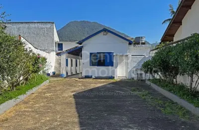 Casa à venda com 3 quartos em peruíbe, no bairro centro