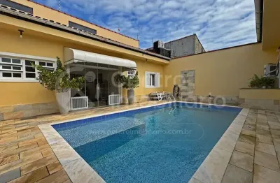 Casa à venda com piscina e 3 quartos em peruíbe, no bairro jardim beira mar