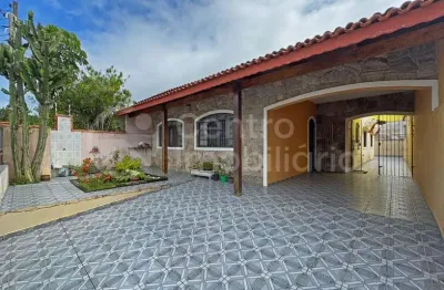 Casa à venda com 3 quartos em peruíbe, no bairro jardim três marias