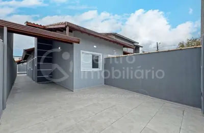 Casa à venda com piscina e 2 quartos em peruíbe, no bairro balneario josedy