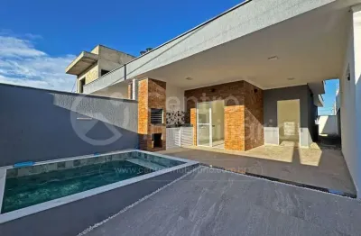 Casa à venda com piscina e 2 quartos em peruíbe, no bairro flora rica iii