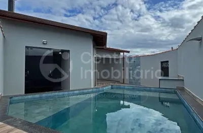 Casa à venda com piscina e 3 quartos em peruíbe, no bairro estancia dos eucaliptos