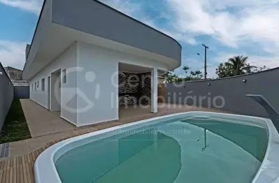 Casa à venda com piscina e 3 quartos em peruíbe, no bairro jardim sao luiz