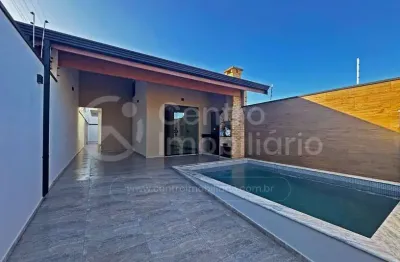 Casa à venda com piscina e 2 quartos em peruíbe, no bairro flora rica iii