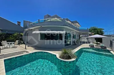 Casa à venda com piscina e 3 quartos em peruíbe, no bairro cidade nova peruíbe